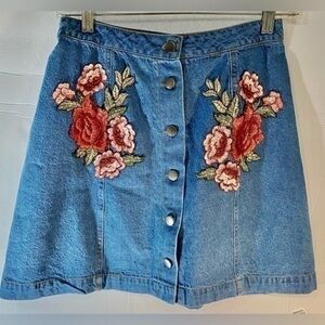 ONETHELAND EMBROIDERY ROSE PATCHES HIGH RISE DENIM SKIRT SIZE S